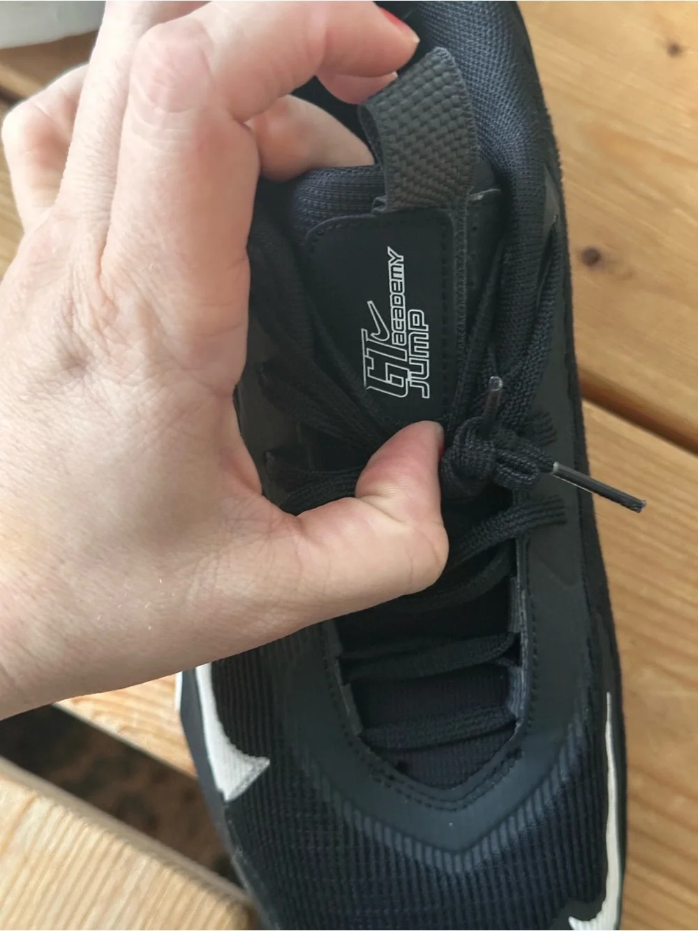 Nike G.T. Jump Academy basketball shoes in the black size 6.5